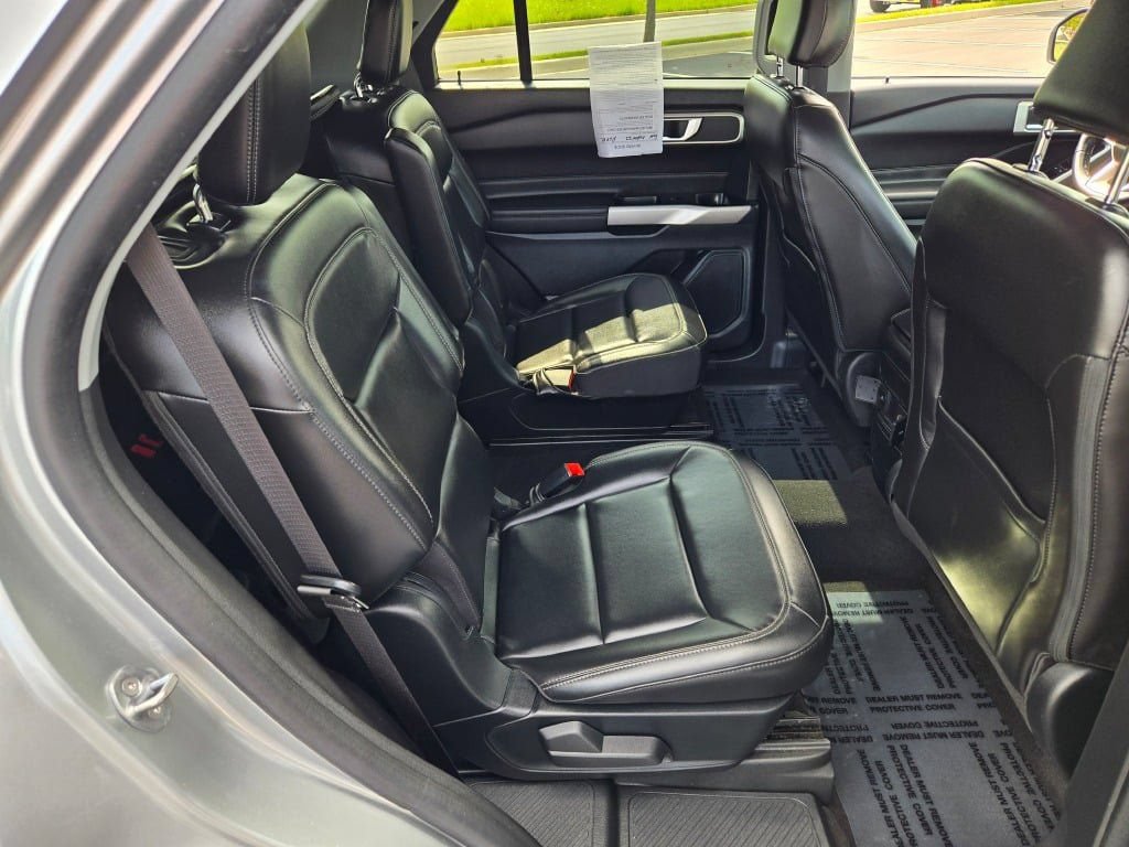 Used 2023 Ford Explorer XLT w/ Equipment Group 202A AWD/4WD image 11