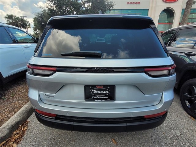 New 2025 Jeep Grand Cherokee Laredo image 12