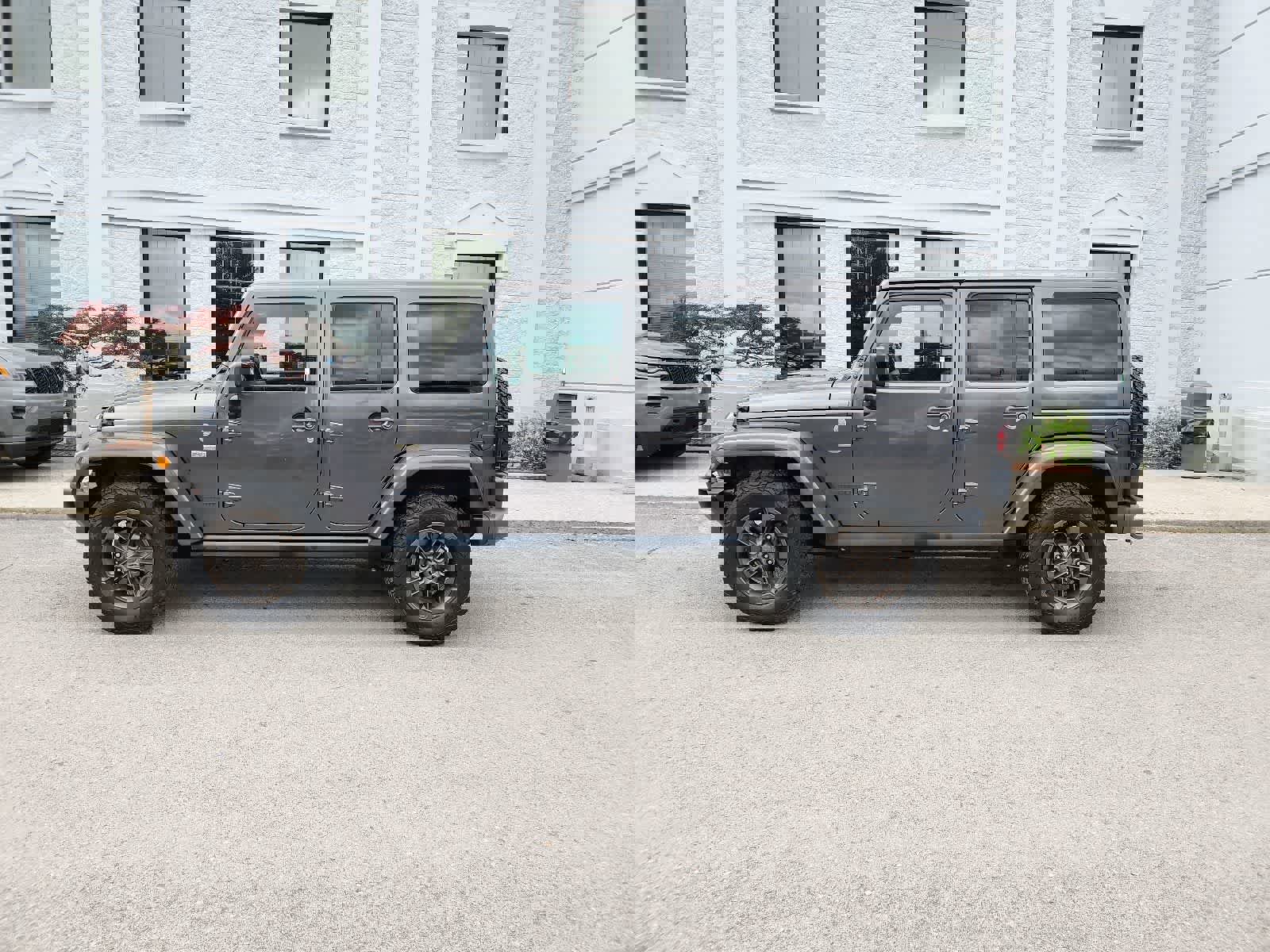 Used 2016 Jeep Wrangler Unlimited Sahara AWD/4WD image 2