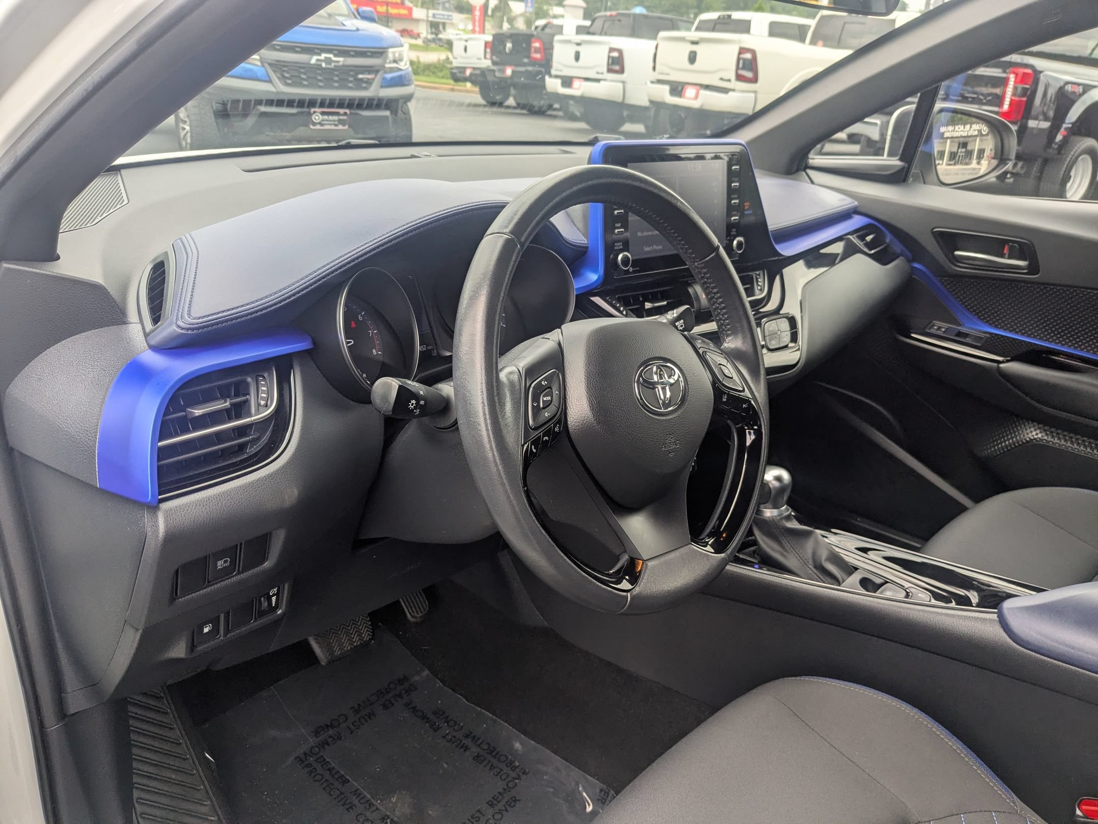 Used 2021 Toyota C-HR XLE FWD image 13