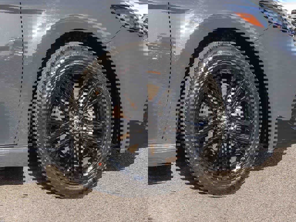 Used 2025 Toyota Camry SE image 9