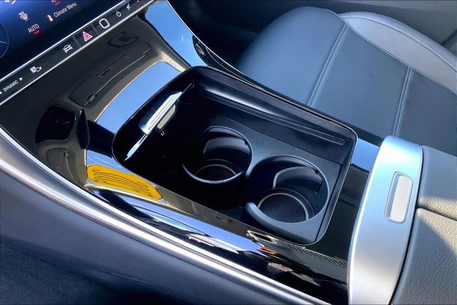 Used 2025 Mercedes-Benz GLC 300 4MATIC image 12