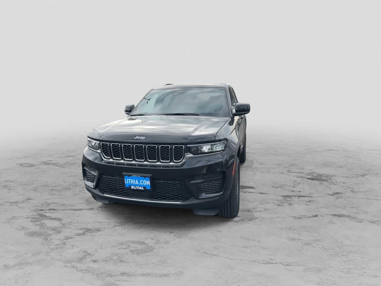 New 2025 Jeep Grand Cherokee Laredo image 3