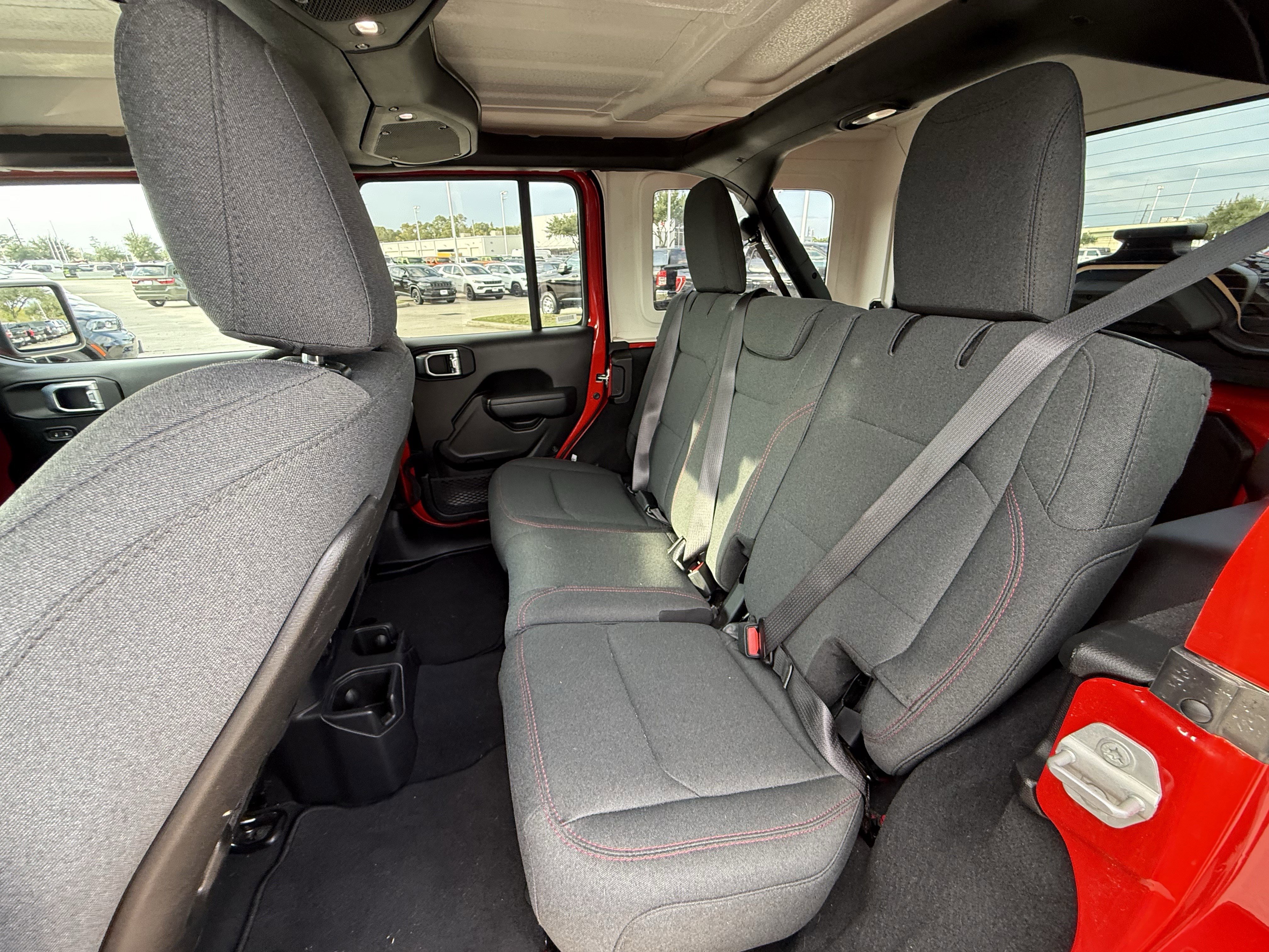 Used 2025 Jeep Wrangler Unlimited Rubicon image 29