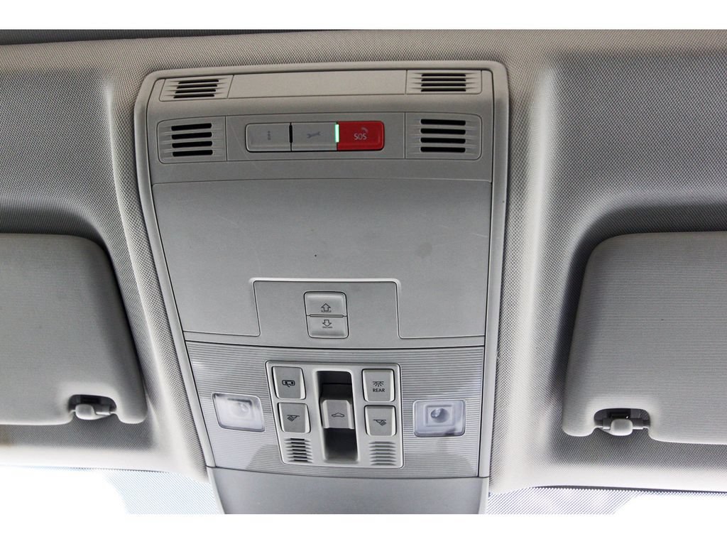 Used 2023 Volkswagen Taos SE w/ Panoramic Sunroof Package FWD image 24