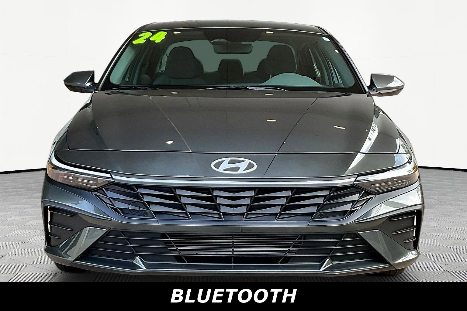 Used 2024 Hyundai Elantra SEL FWD image 2
