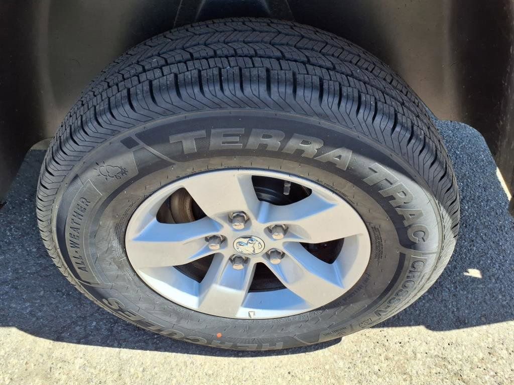 Used 2021 RAM 1500 Classic SLT image 9