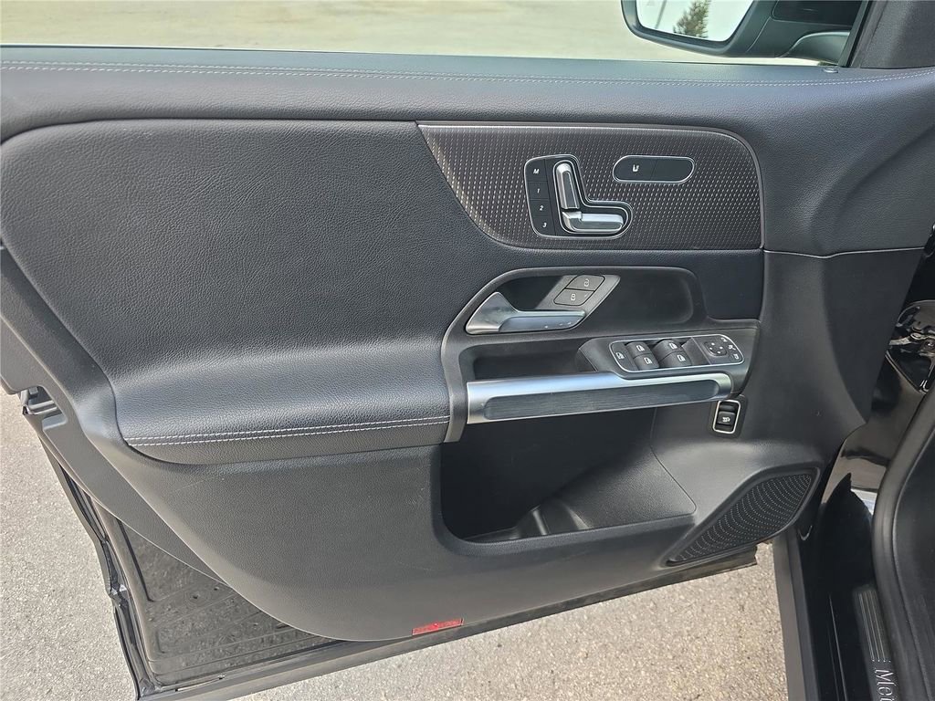 Used 2021 Mercedes-Benz GLB 250 image 12