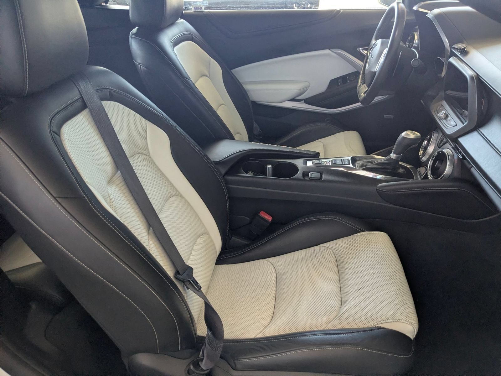 Used 2016 Chevrolet Camaro LT RWD image 21