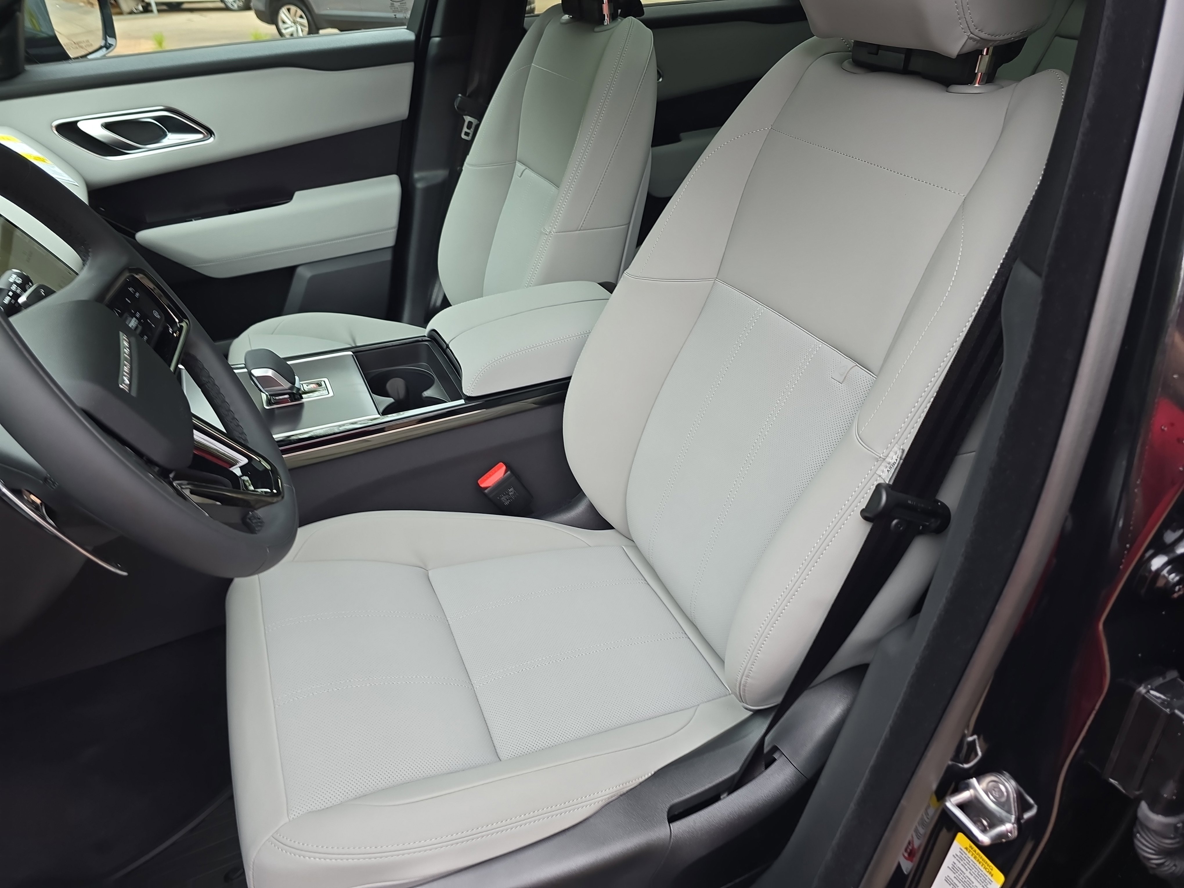New 2026 Land Rover Range Rover Velar Dynamic SE image 15
