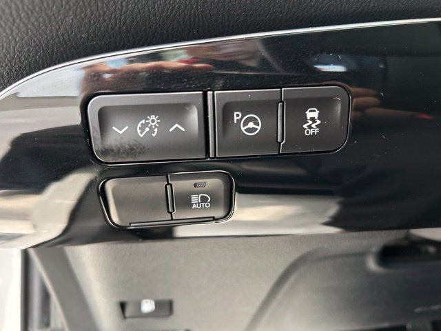 Used 2022 Toyota Prius XLE AWD/4WD image 12
