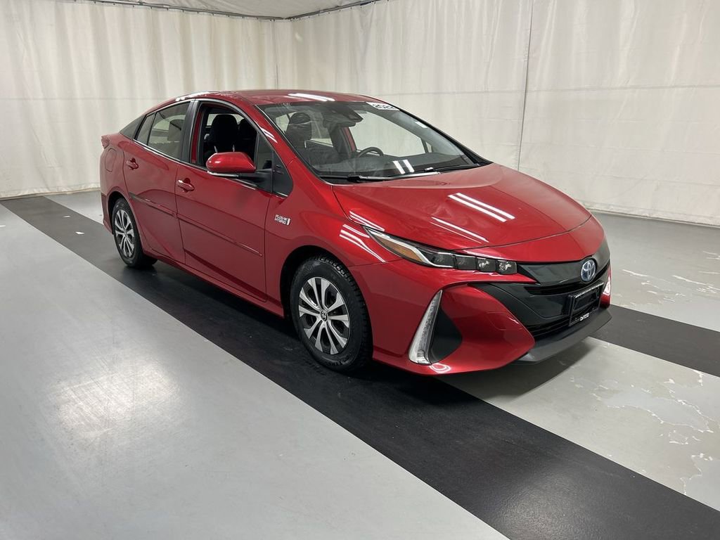 Used 2022 Toyota Prius Prime LE image 2