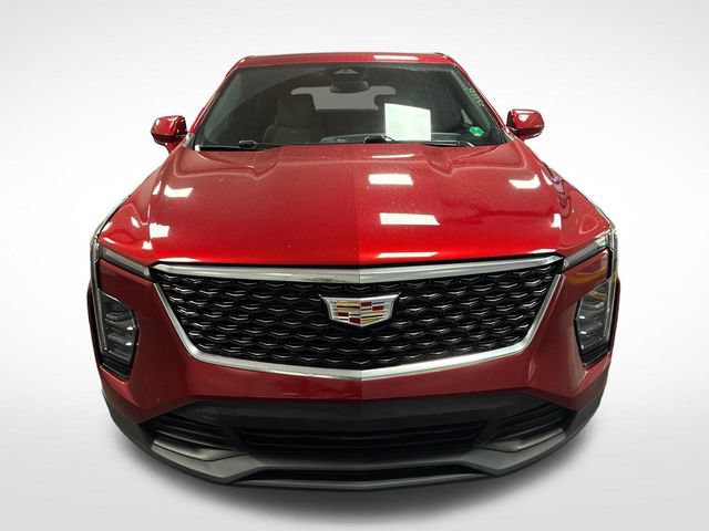 Certified 2024 Cadillac XT4 Luxury w/ Cold Weather Package FWD image 8