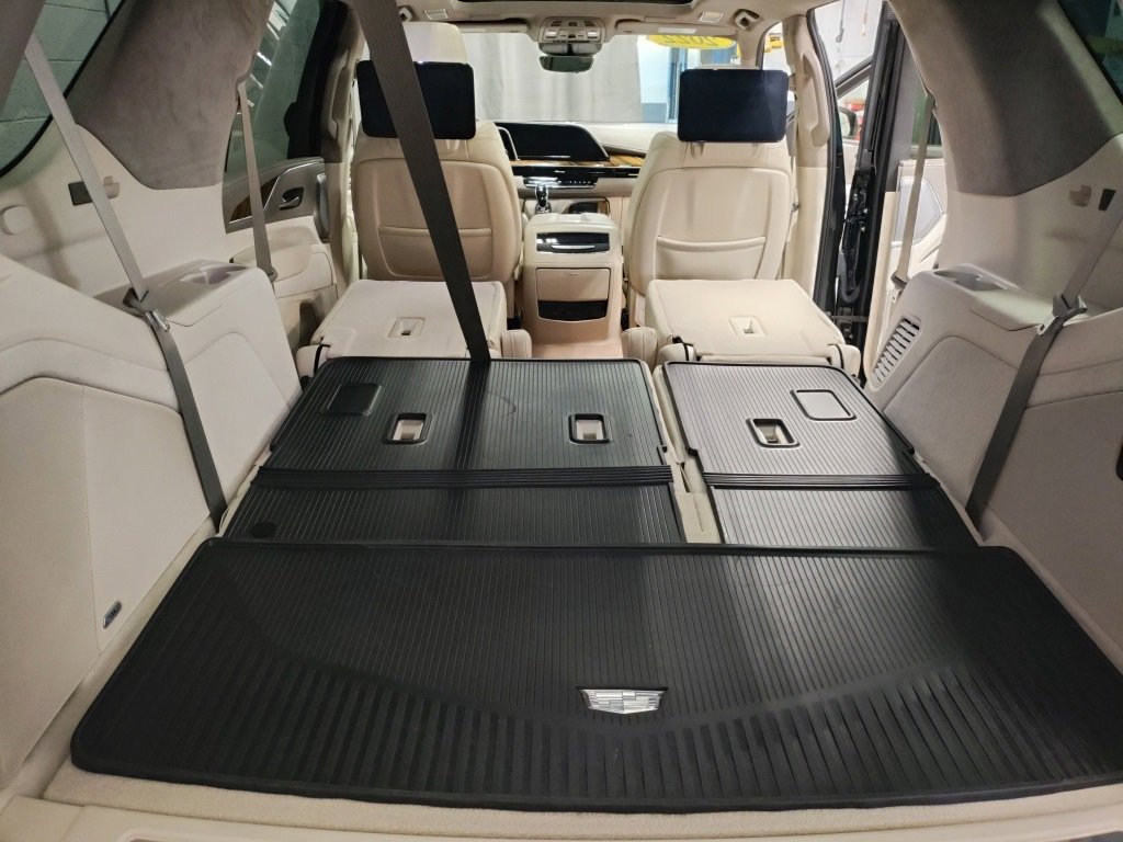 Used 2022 Cadillac Escalade Premium Luxury Platinum image 16