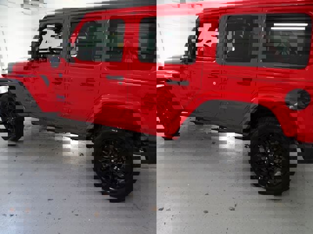 Certified 2025 Jeep Wrangler Unlimited Sahara w/ Safety Group image 17