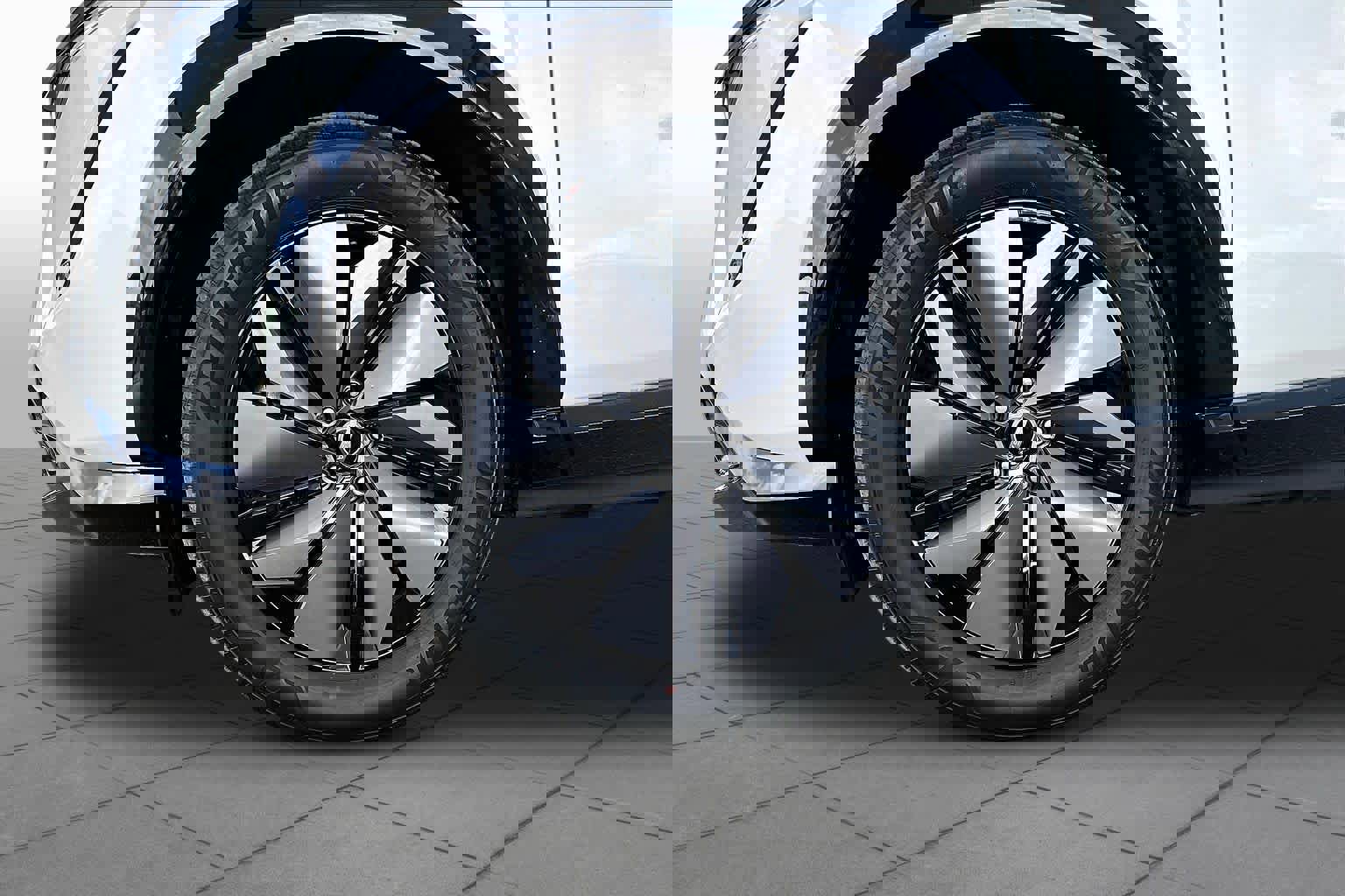 Used 2024 Nissan Ariya AWD image 10