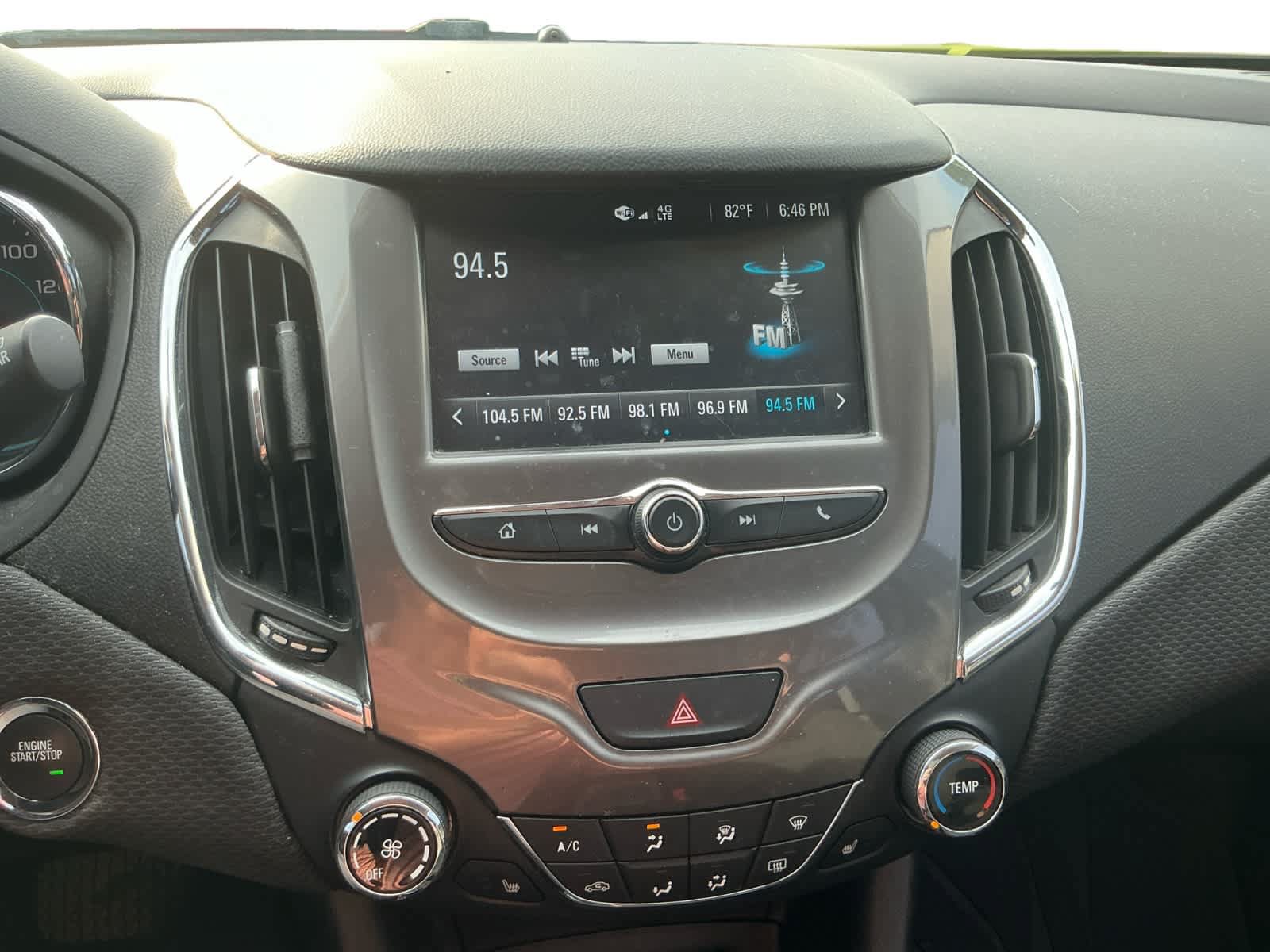 Used 2018 Chevrolet Cruze LT w/ Convenience Package FWD image 17