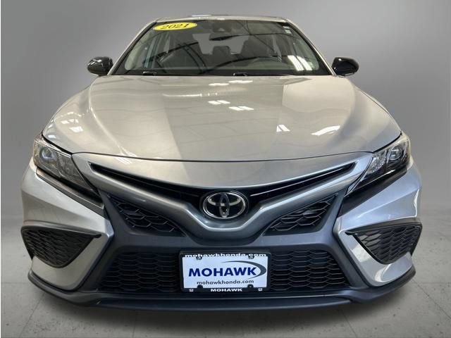 Used 2021 Toyota Camry SE w/ Cold Weather Package AWD/4WD image 9