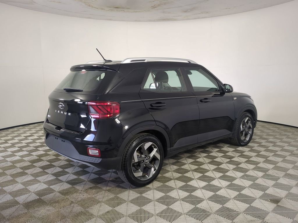Used 2023 Hyundai Venue SEL image 5
