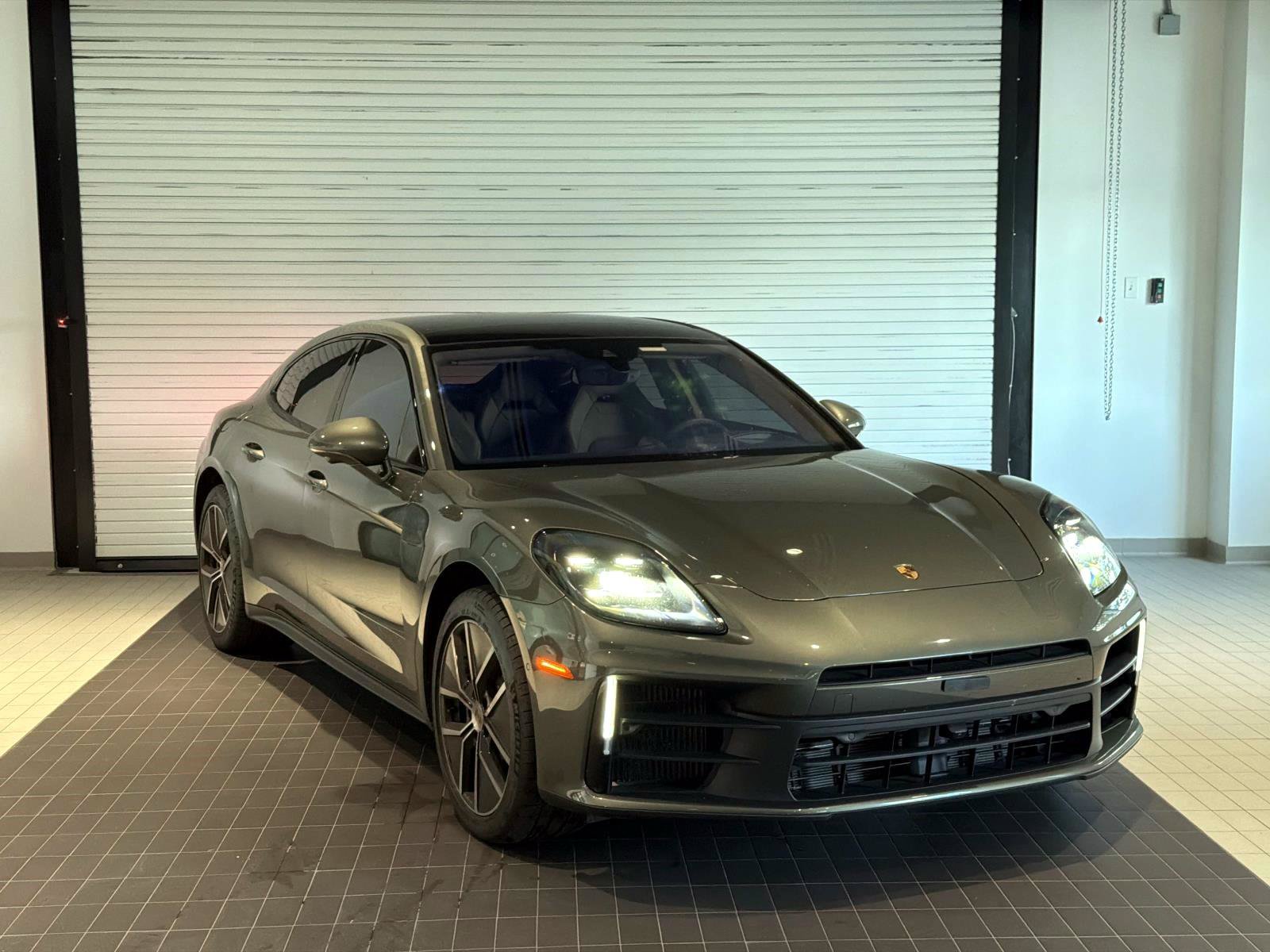 Certified 2025 Porsche Panamera RWD image 7