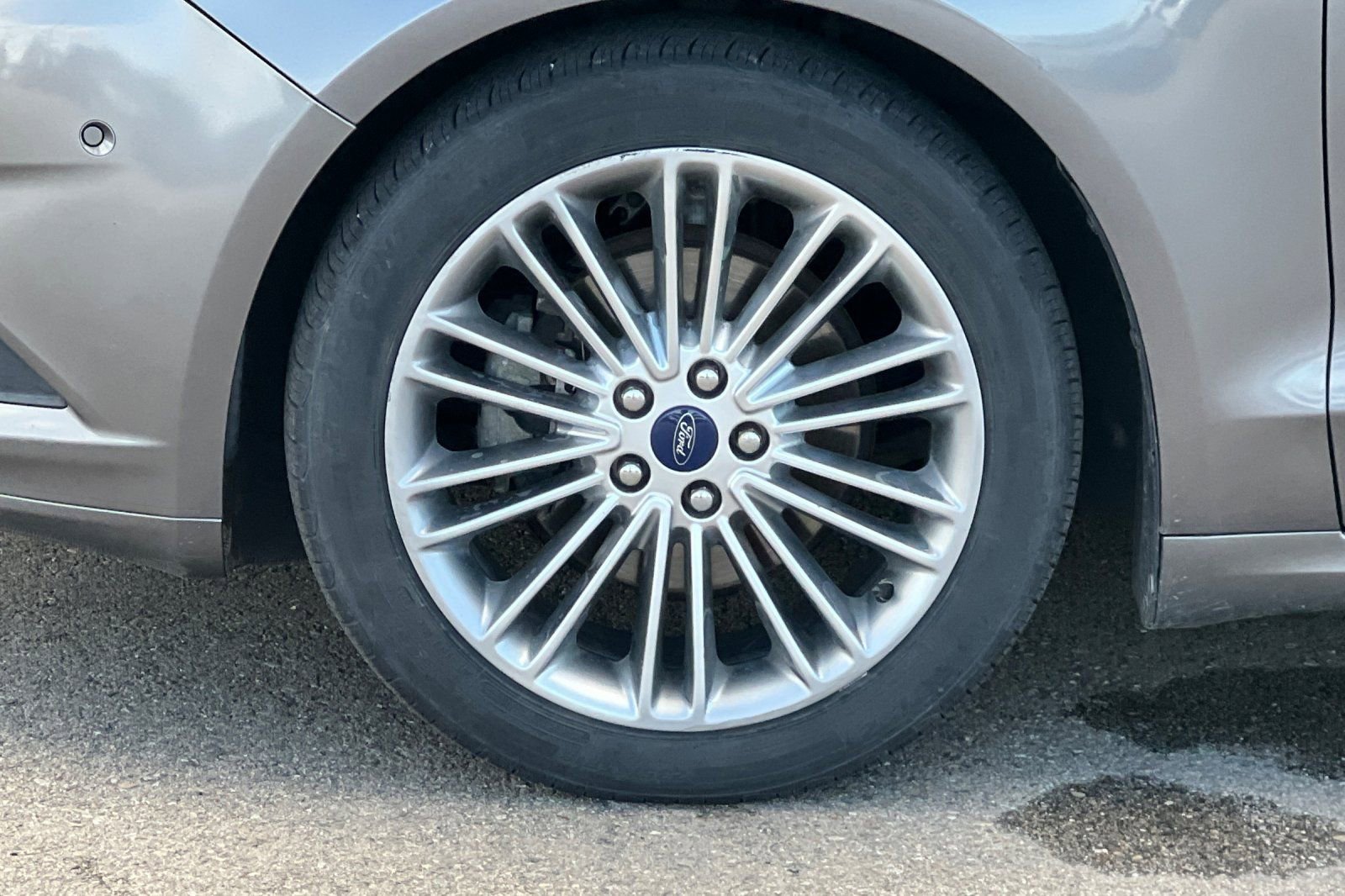 Used 2013 Ford Fusion SE FWD image 25