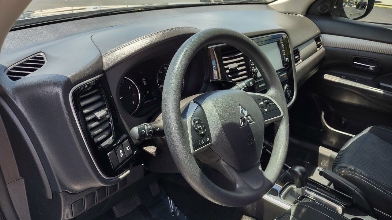 Used 2018 Mitsubishi Outlander ES image 12
