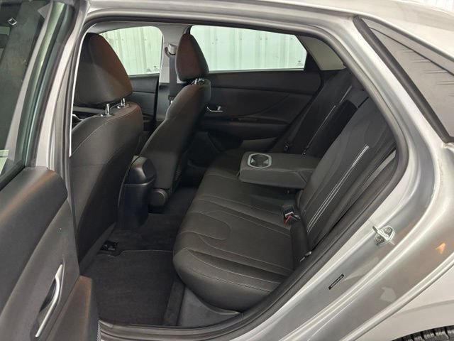 Used 2021 Hyundai Elantra SEL w/ Convenience + Premium Package FWD image 12
