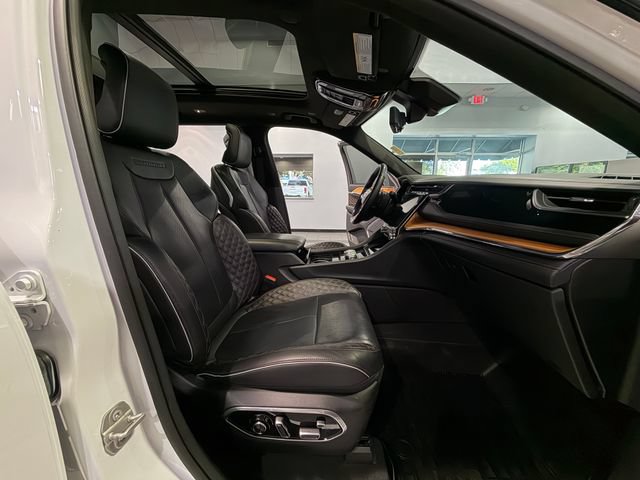 Used 2024 Jeep Grand Cherokee L Summit AWD/4WD image 13