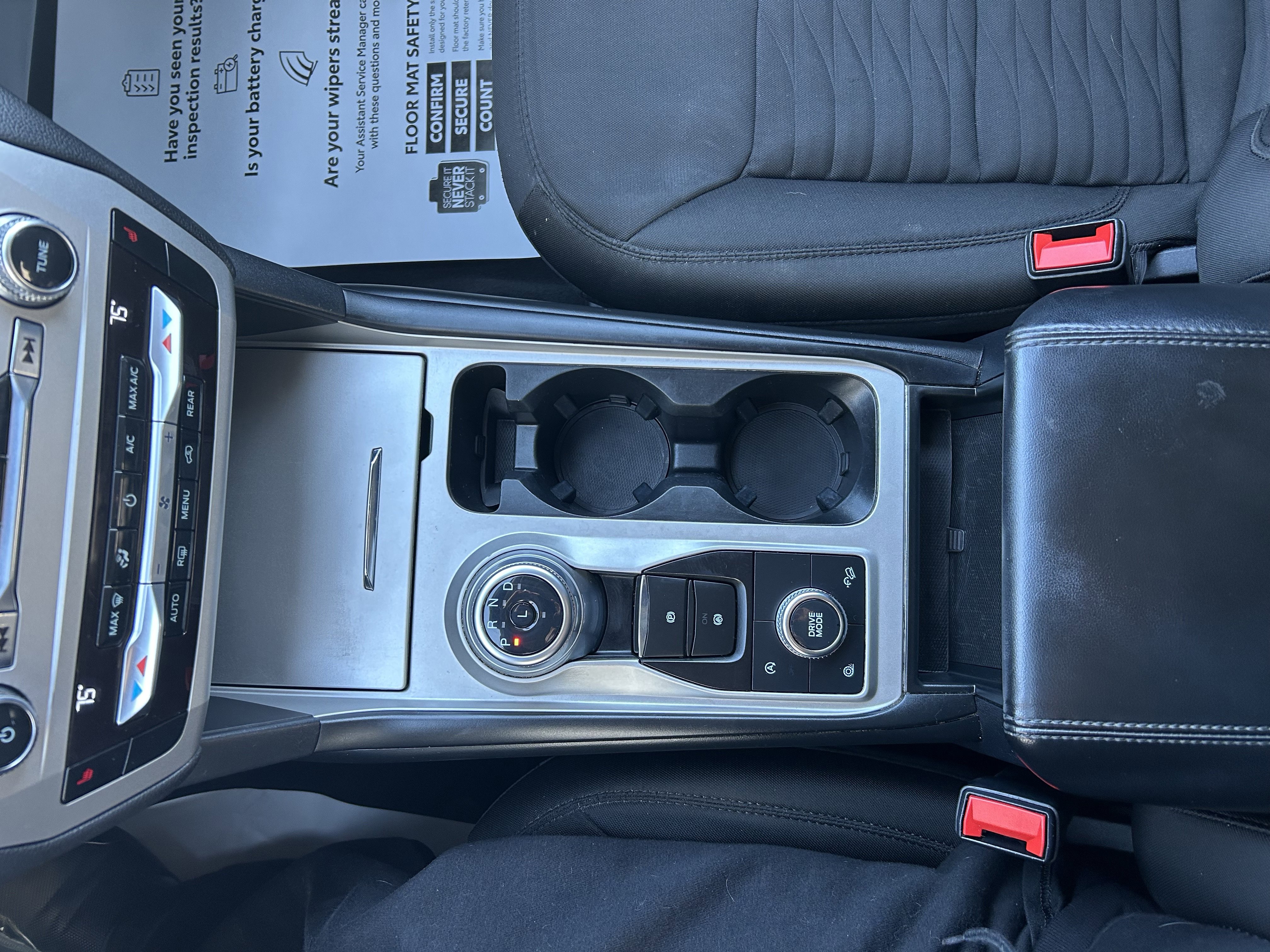 Used 2021 Ford Explorer XLT image 34