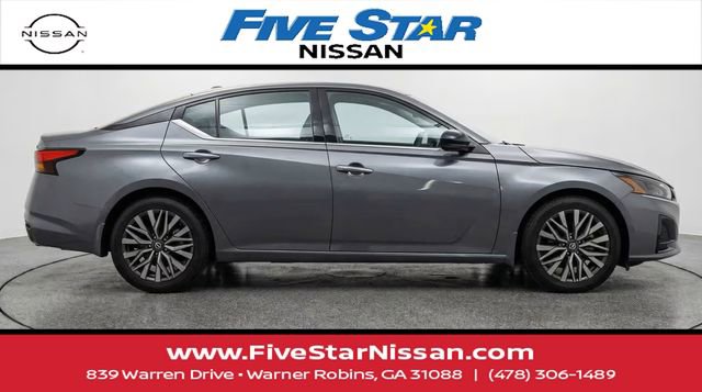 Used 2025 Nissan Altima 2.5 SV image 16