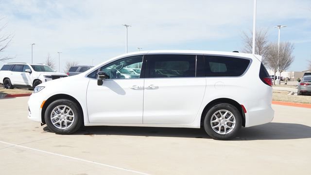 New 2026 Chrysler Pacifica Select FWD image 6