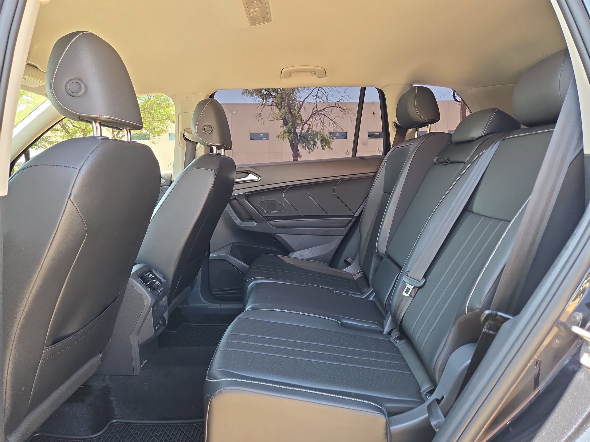 Used 2024 Volkswagen Tiguan SE AWD/4WD image 13