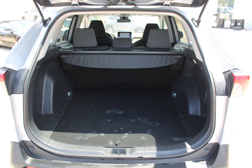Used 2024 Toyota RAV4 XLE AWD/4WD image 9