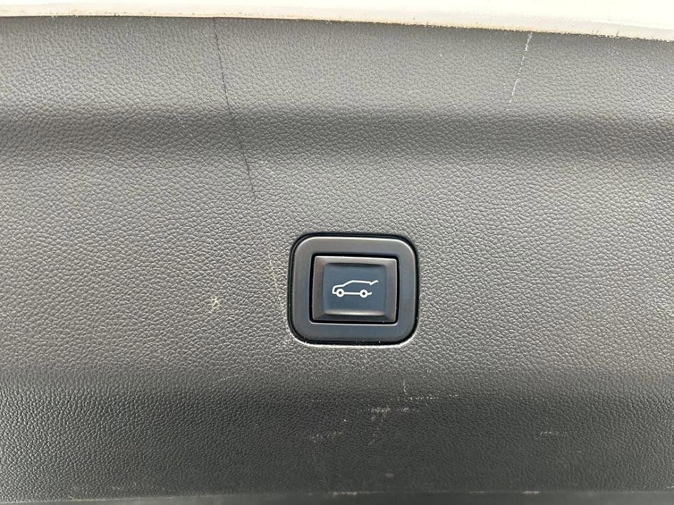 Used 2022 Chevrolet Tahoe RST w/ Luxury Package image 32