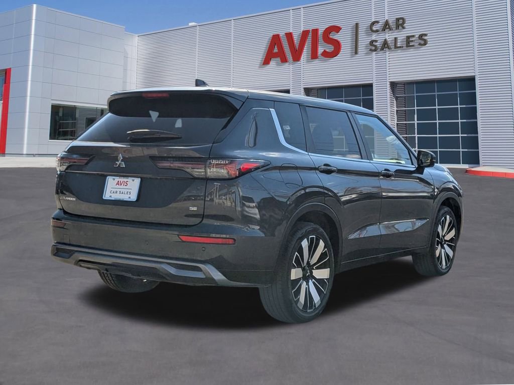 Used 2025 Mitsubishi Outlander SE image 6