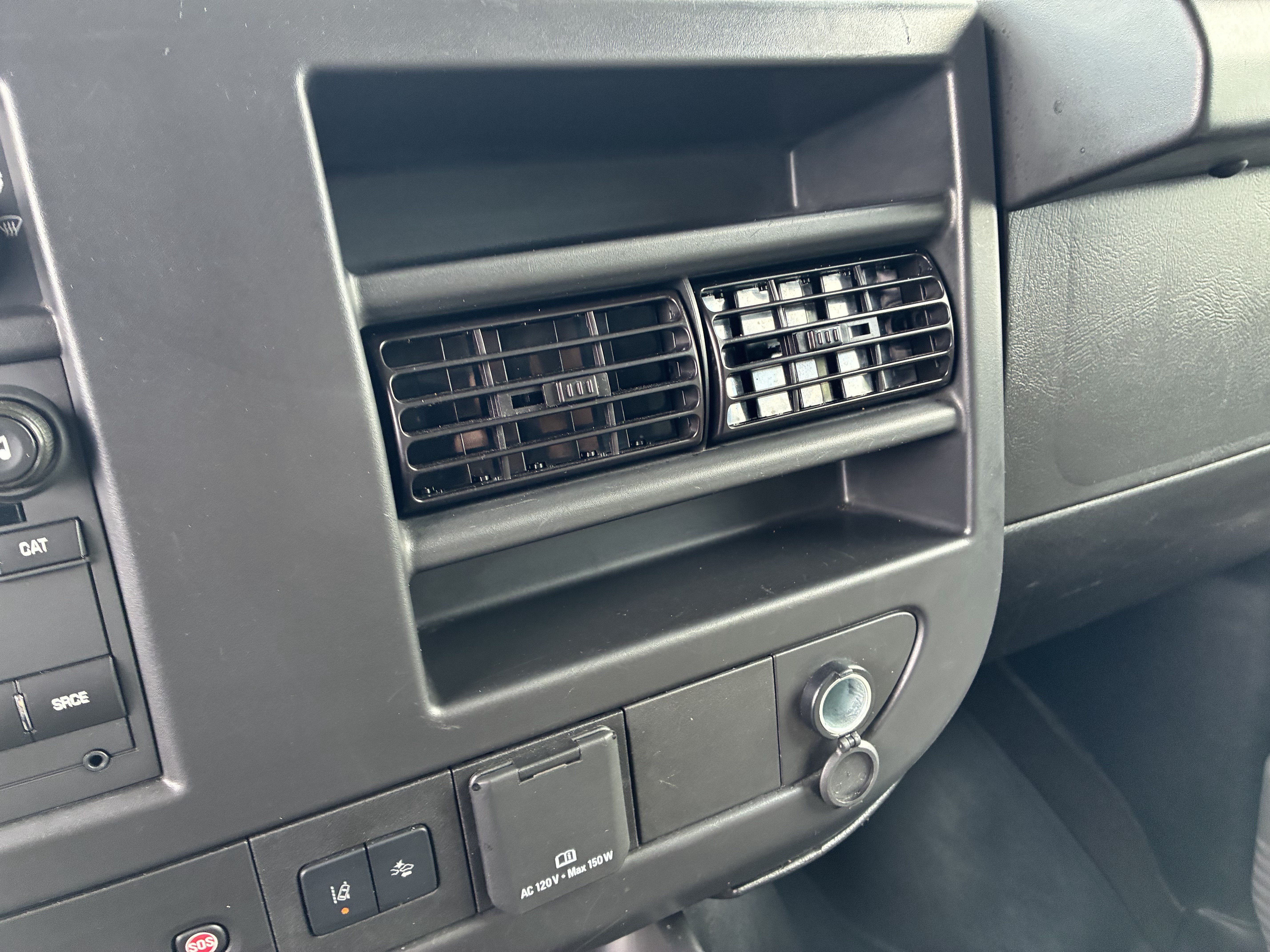 Used 2025 Chevrolet Express 3500 LT w/ LT Preferred Equipment Group RWD image 34