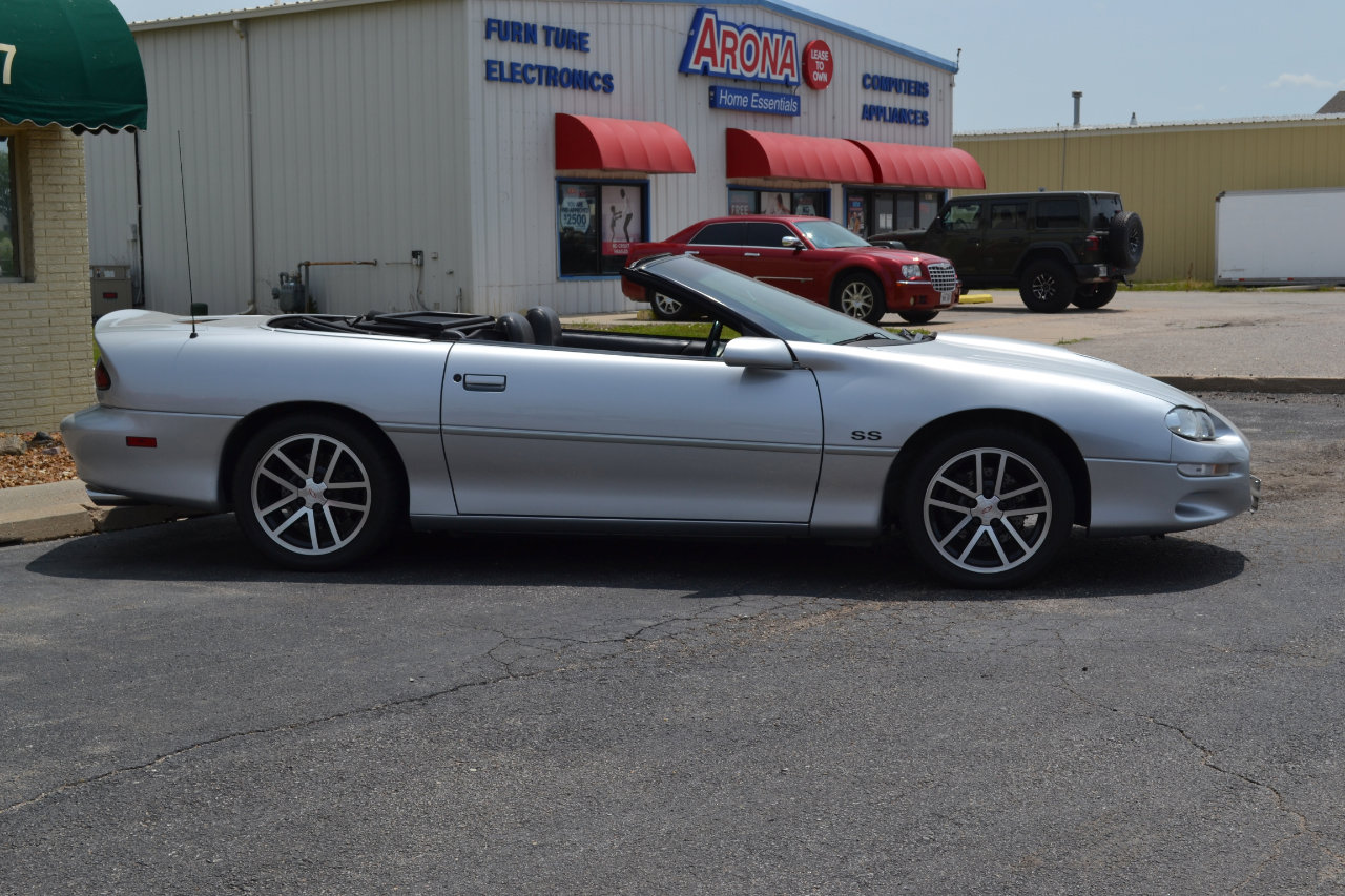 Used 2002 Chevrolet Camaro Z28 w/ SS Performance/Appearance Pkg image 8
