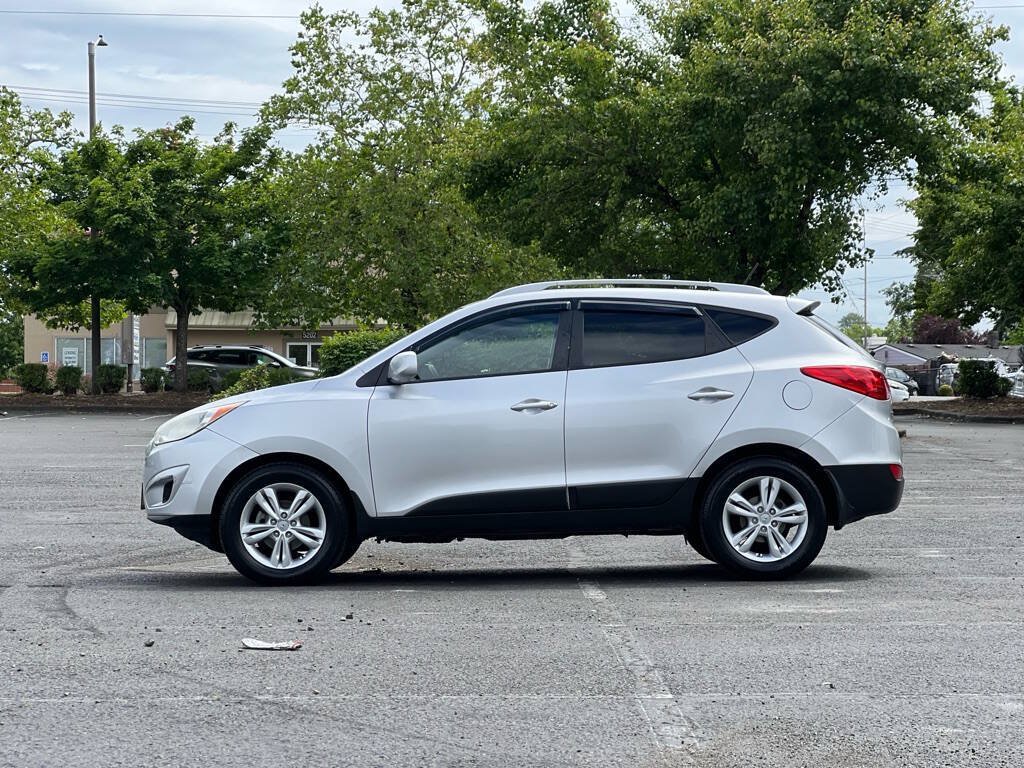 Used 2010 Hyundai Tucson GLS w/ Popular Equipment Pkg 2 FWD image 2
