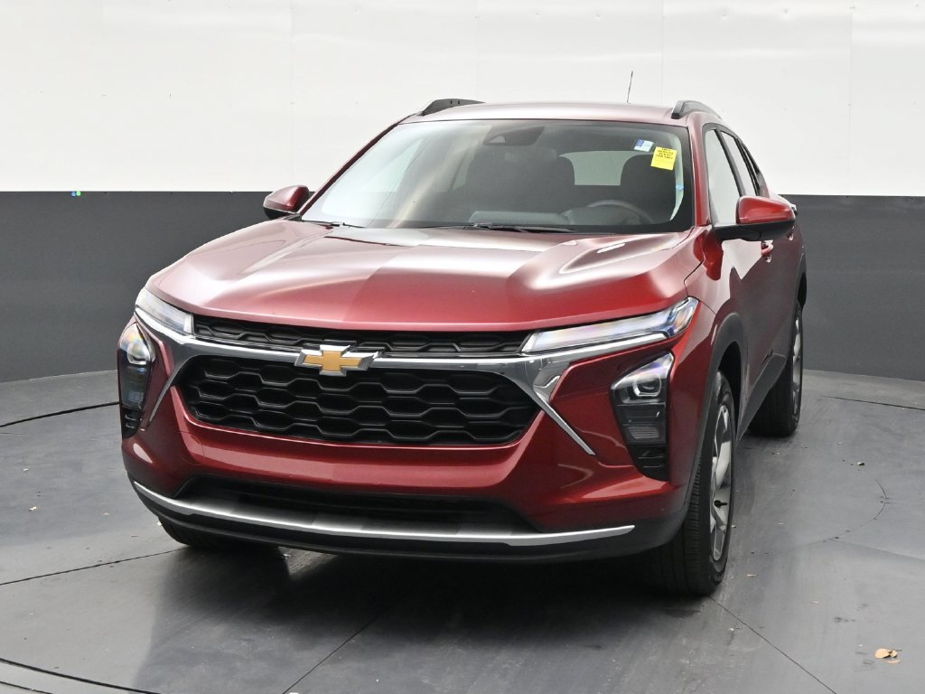 Used 2025 Chevrolet Trax LT FWD image 8