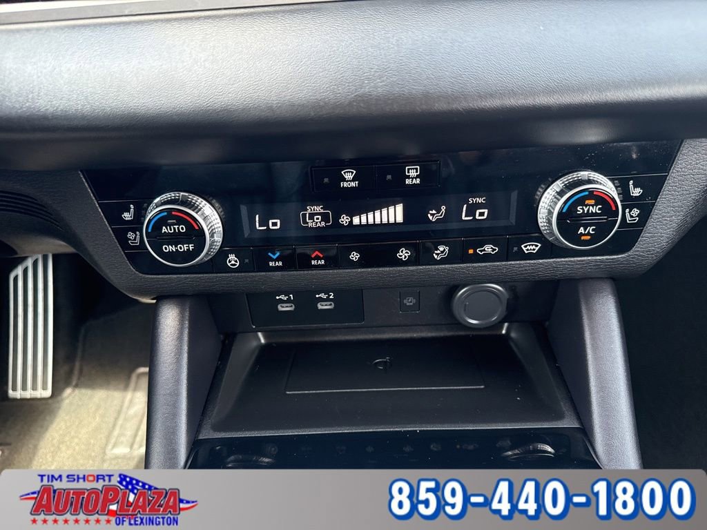 Used 2025 Mitsubishi Outlander AWD image 26