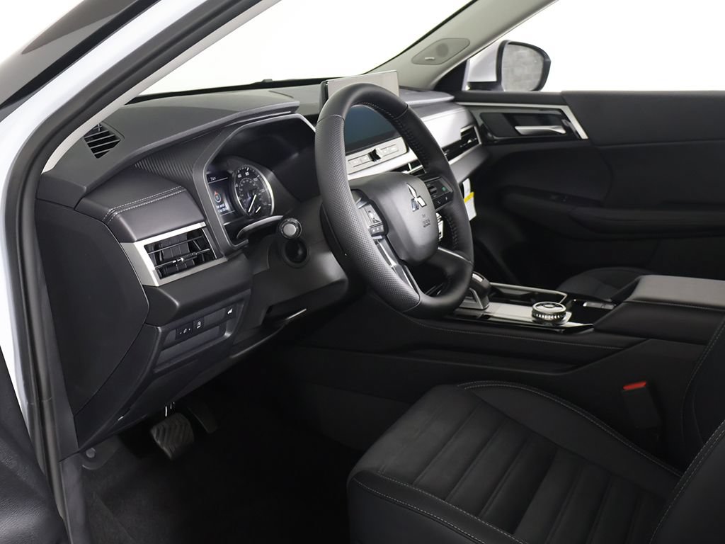 New 2026 Mitsubishi Outlander SE FWD image 25