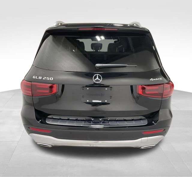 Used 2025 Mercedes-Benz GLB 250 4MATIC image 8