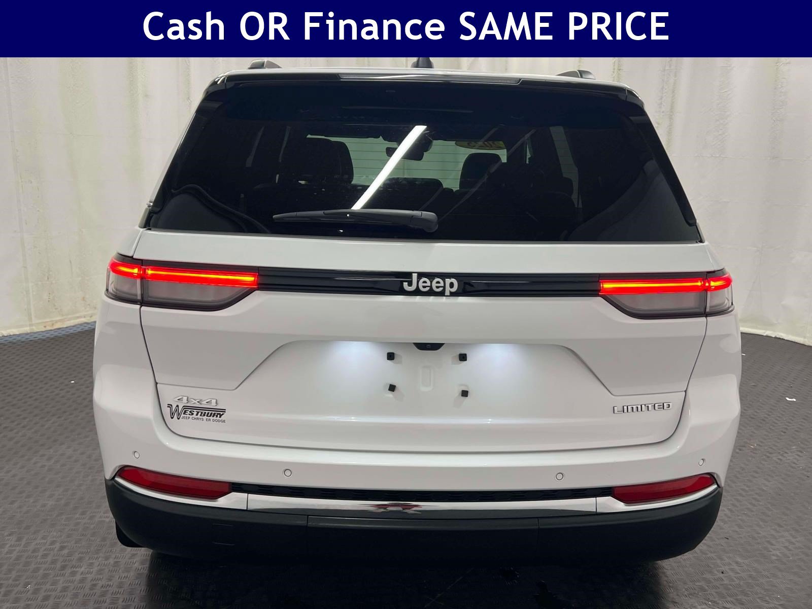 Used 2025 Jeep Grand Cherokee Limited w/ MOPAR Finishing Package AWD/4WD image 10