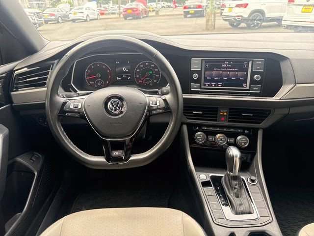 Used 2019 Volkswagen Jetta R-Line w/ R-Line Cold Weather Package FWD image 18