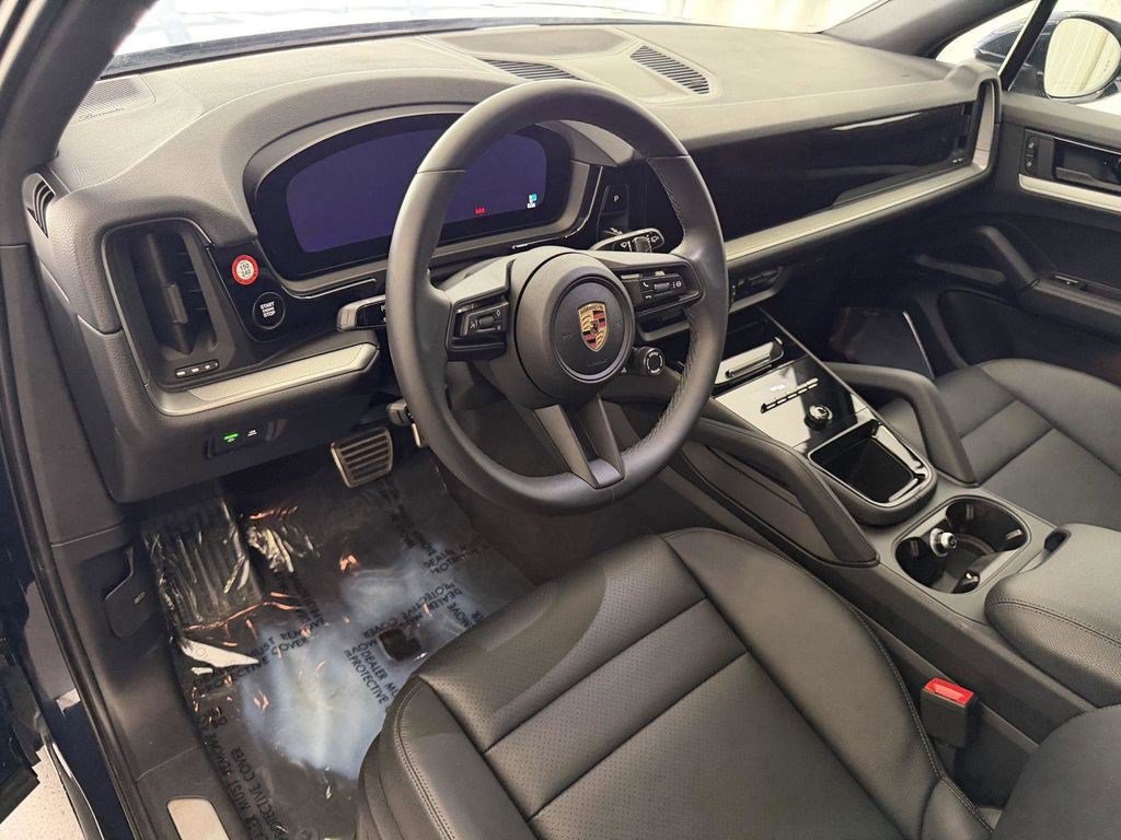 Used 2025 Porsche Cayenne S AWD/4WD image 4