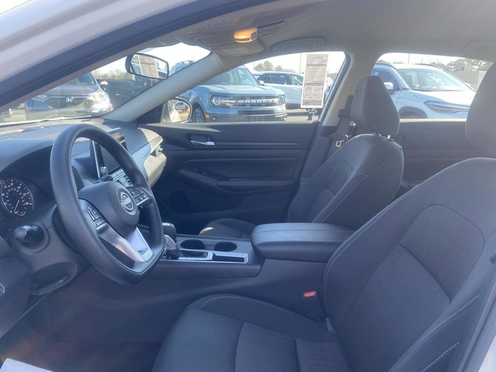 Used 2025 Nissan Altima 2.5 SV image 12