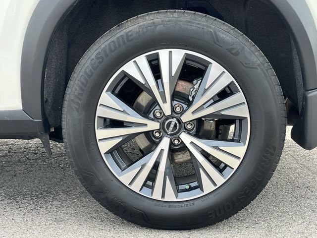 Used 2023 Nissan Rogue SV FWD image 11