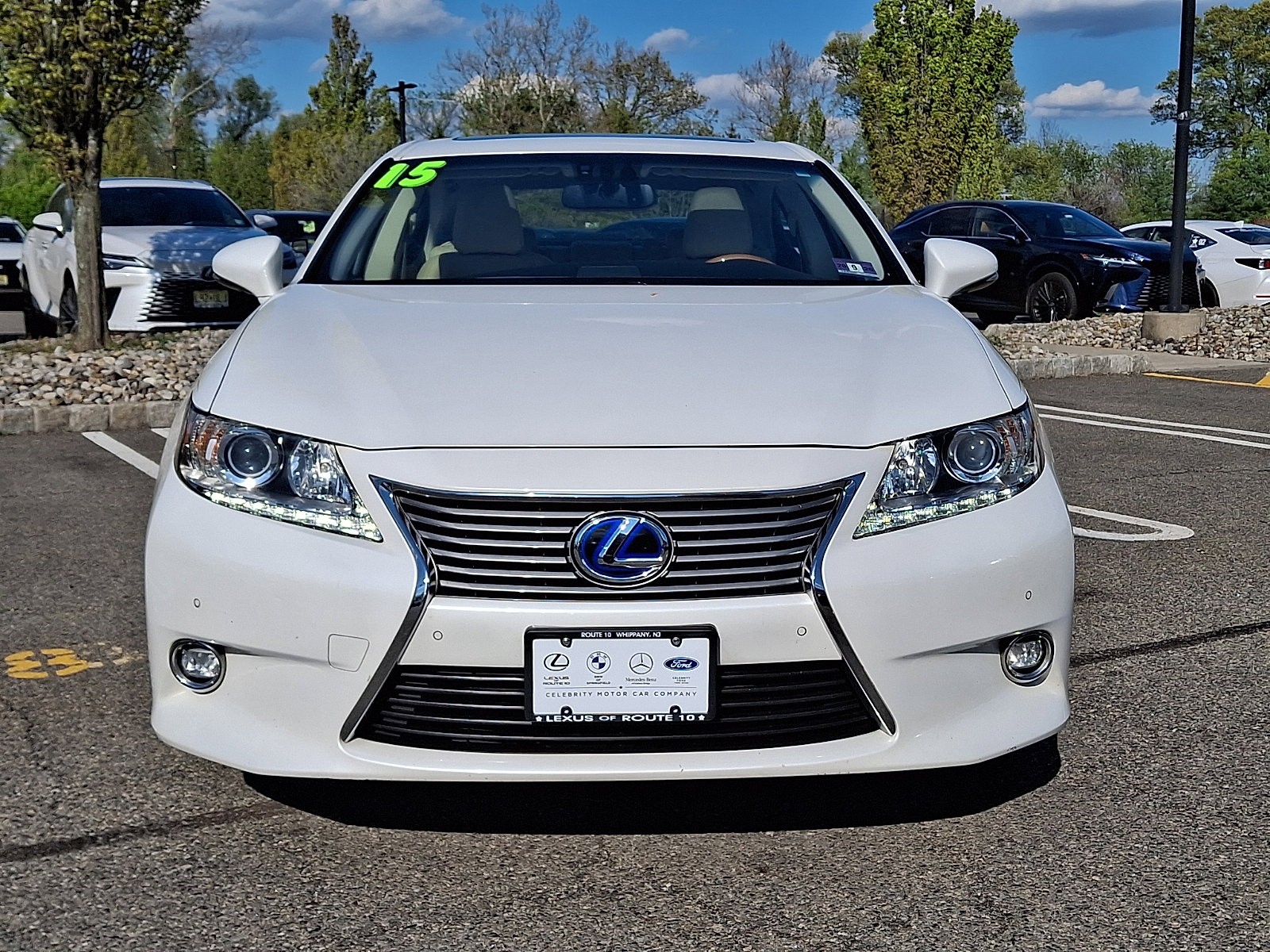 Used 2015 Lexus ES 300h w/ Navigation System Package FWD image 2