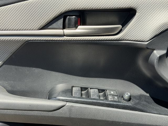 Used 2025 Toyota Camry SE FWD image 22