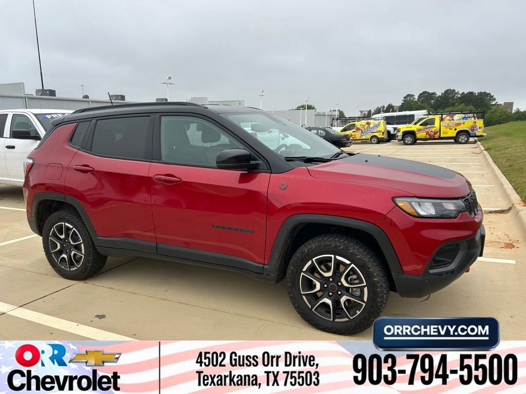 Used 2025 Jeep Compass Trailhawk AWD/4WD image 1